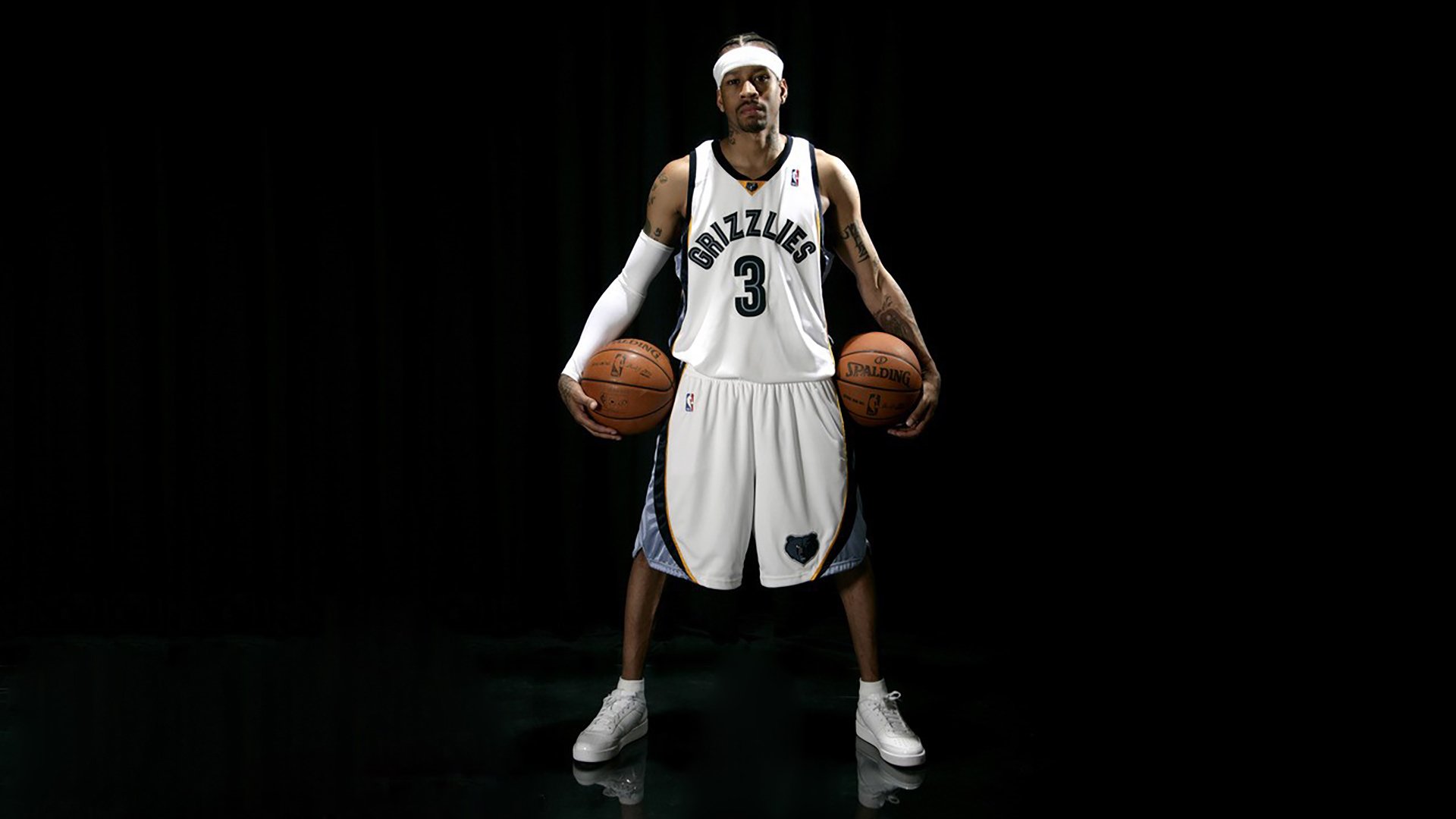 全黑队的配合精妙,攻防转换迅速流畅,全黑队服